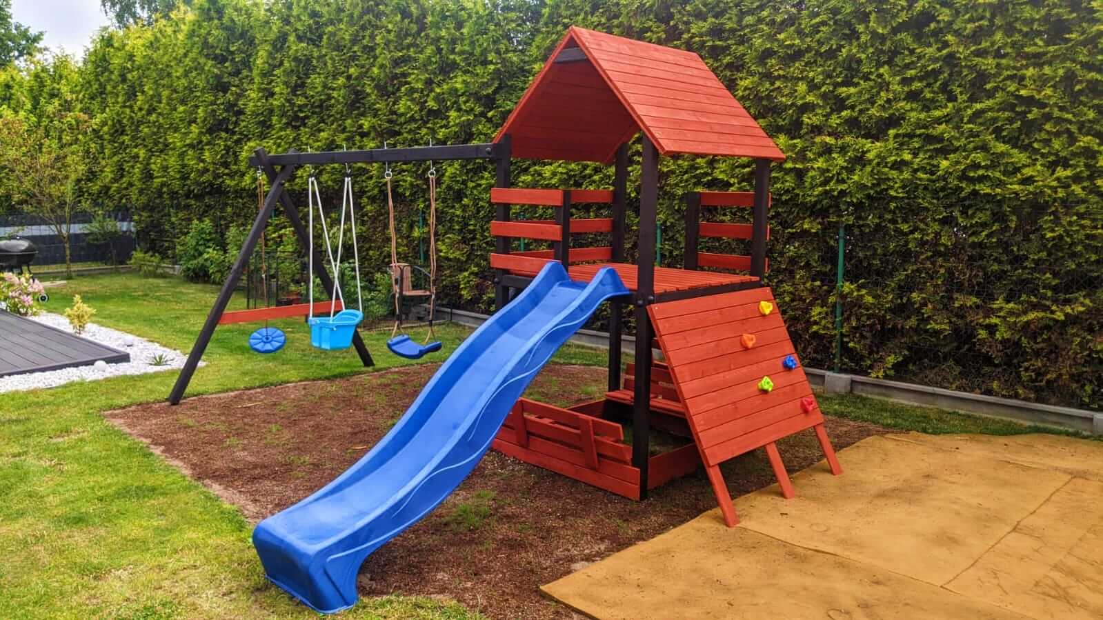 happy-gardens-tik-z-czarnym